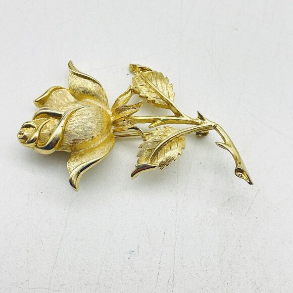 Vintage Gold Tone Textured Rose Brooch Flower Bud - Picture 4 of 6